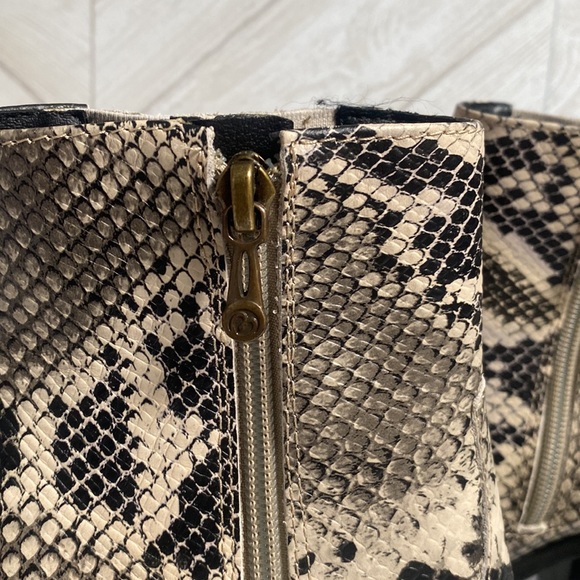 NEW Blondo Que snake print ankle boots 5.5 - Picture 8 of 13